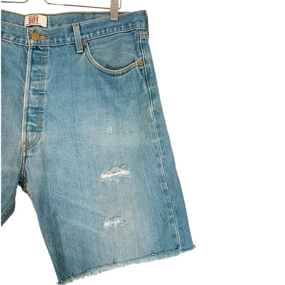 Vintage Levi's Relaxed Fit distressed Jean Shorts Size 40